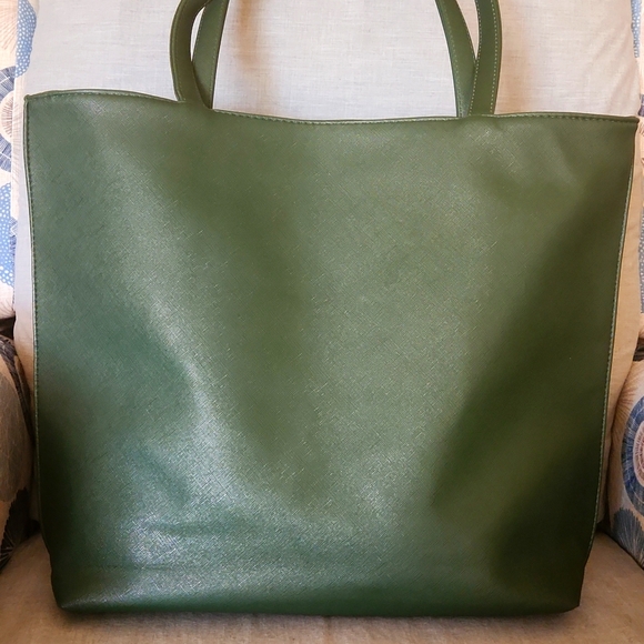 no name Handbags - Emerald green faux leather bag